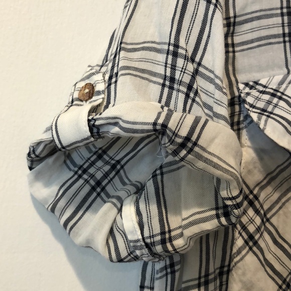 Short sleeve halfway button down - Picture 3 of 4